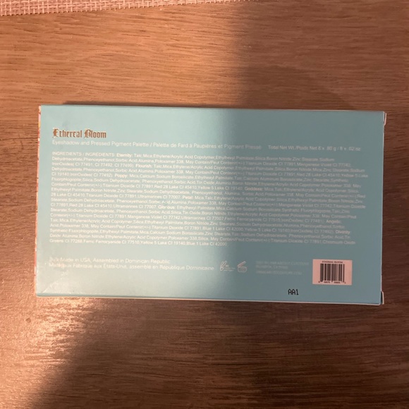 3 Eyeshadow Palettes - Picture 4 of 11